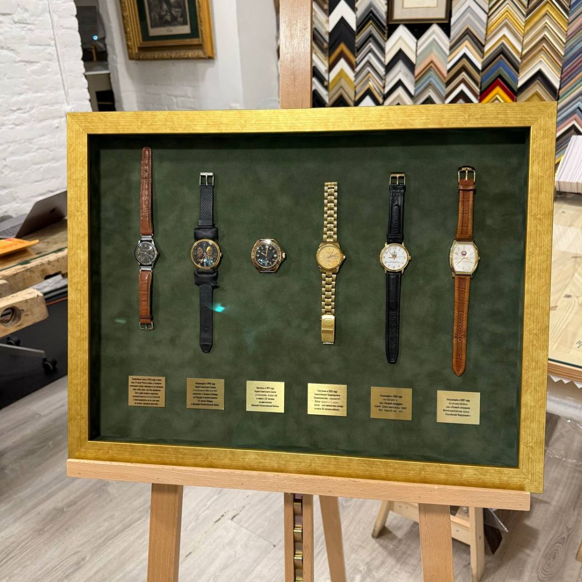 Оформление часов в багет: сохранение памяти и истории