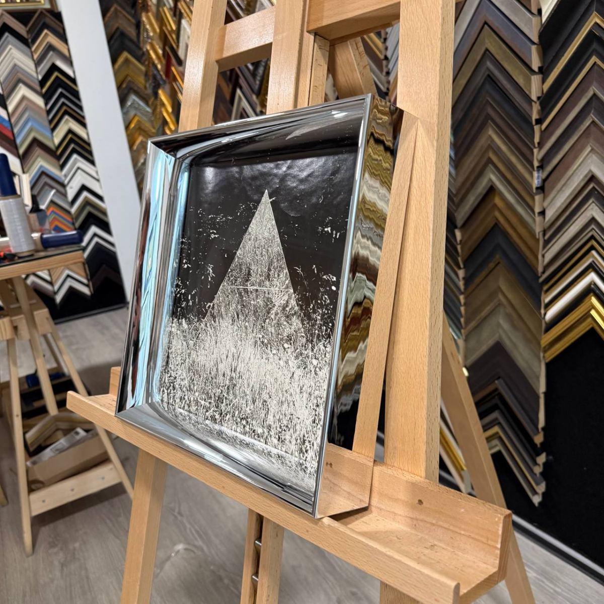 Оформление графики Франциско Инфанте в багет