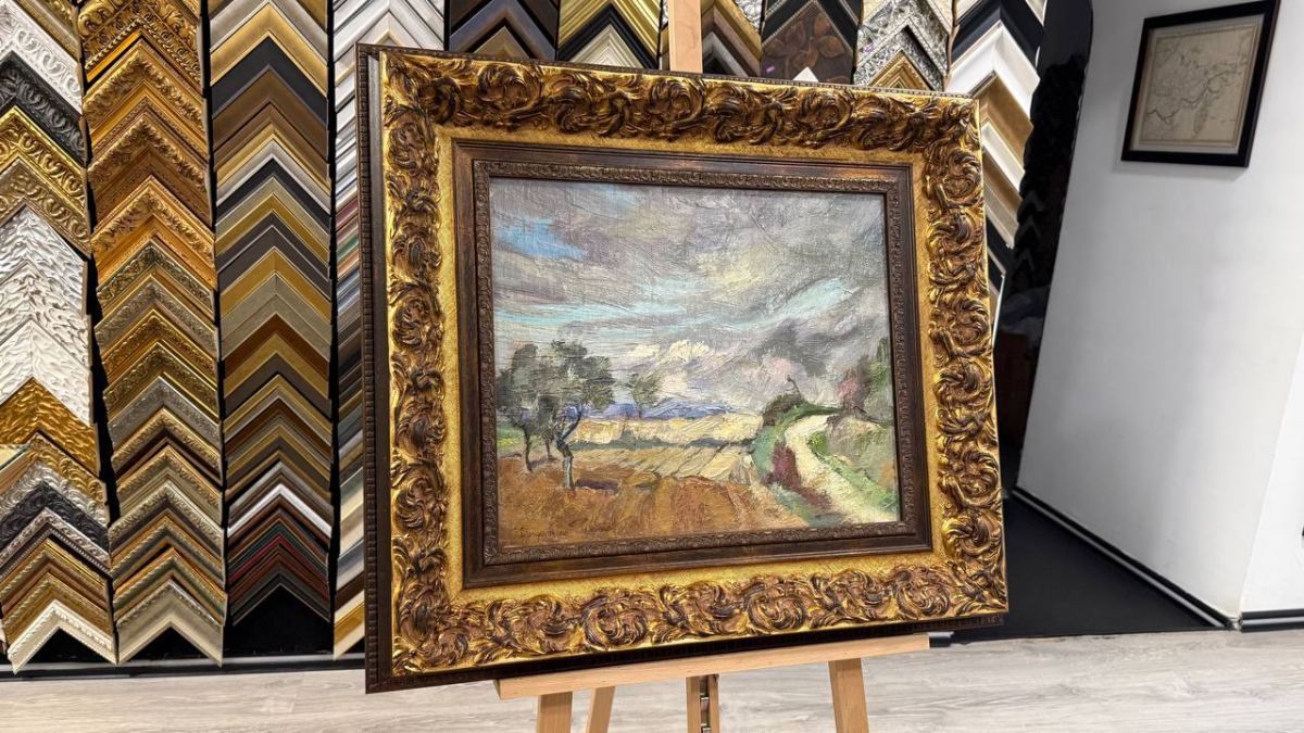 Музейное оформление картины Георгия Пожедаева в багет